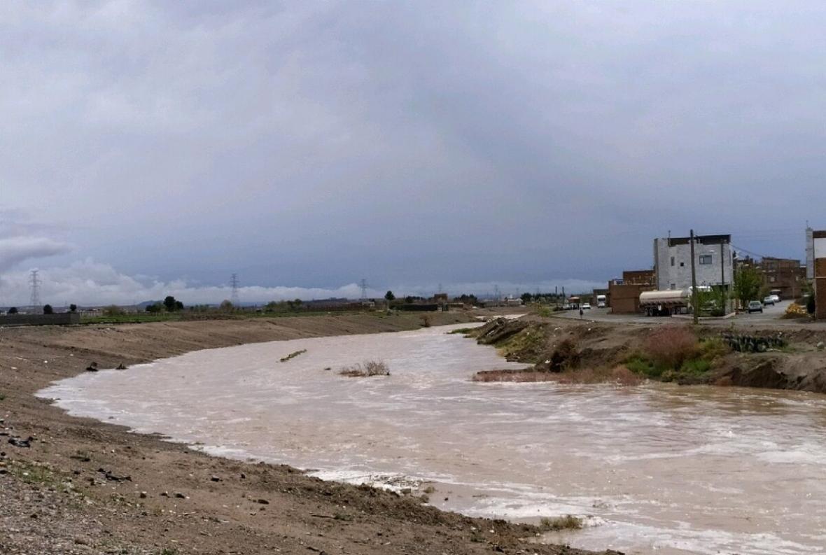 خبرنگاران سیلاب به خطوط انتقال آب بعضی روستاهای کازرون آسیب زد