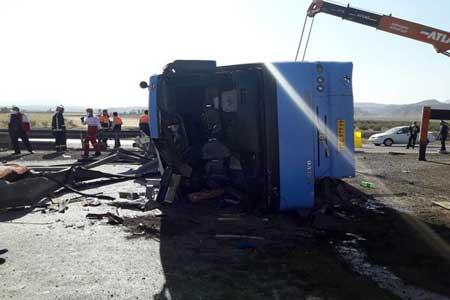 واژگونی اتوبوس خبرنگاران در آذربایجان غربی