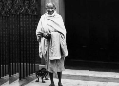 تور بمبئی: زندگی گاندی از وفاداری به امپراتوری بریتانیا تا رهبری استقلال هند به روایت رومن رولان