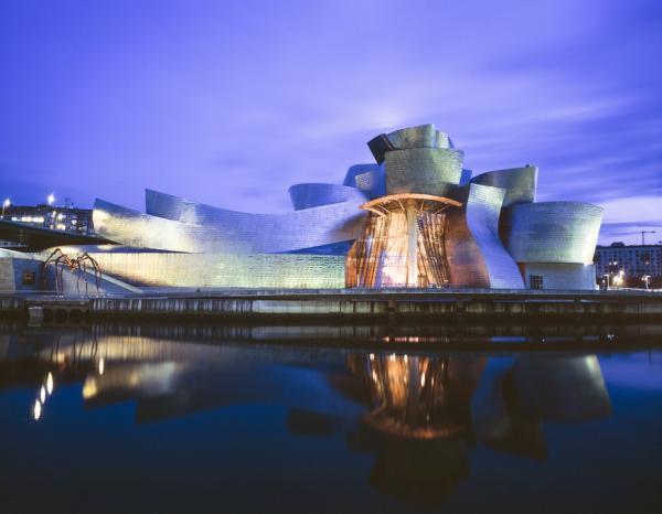موزه گوگنهایم بیلبائو ، معماری زیبا و پیشرفته این بنا در اسپانیا